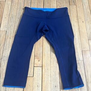 Lululemon reversible navy/turquoise size 10 Capri leggings